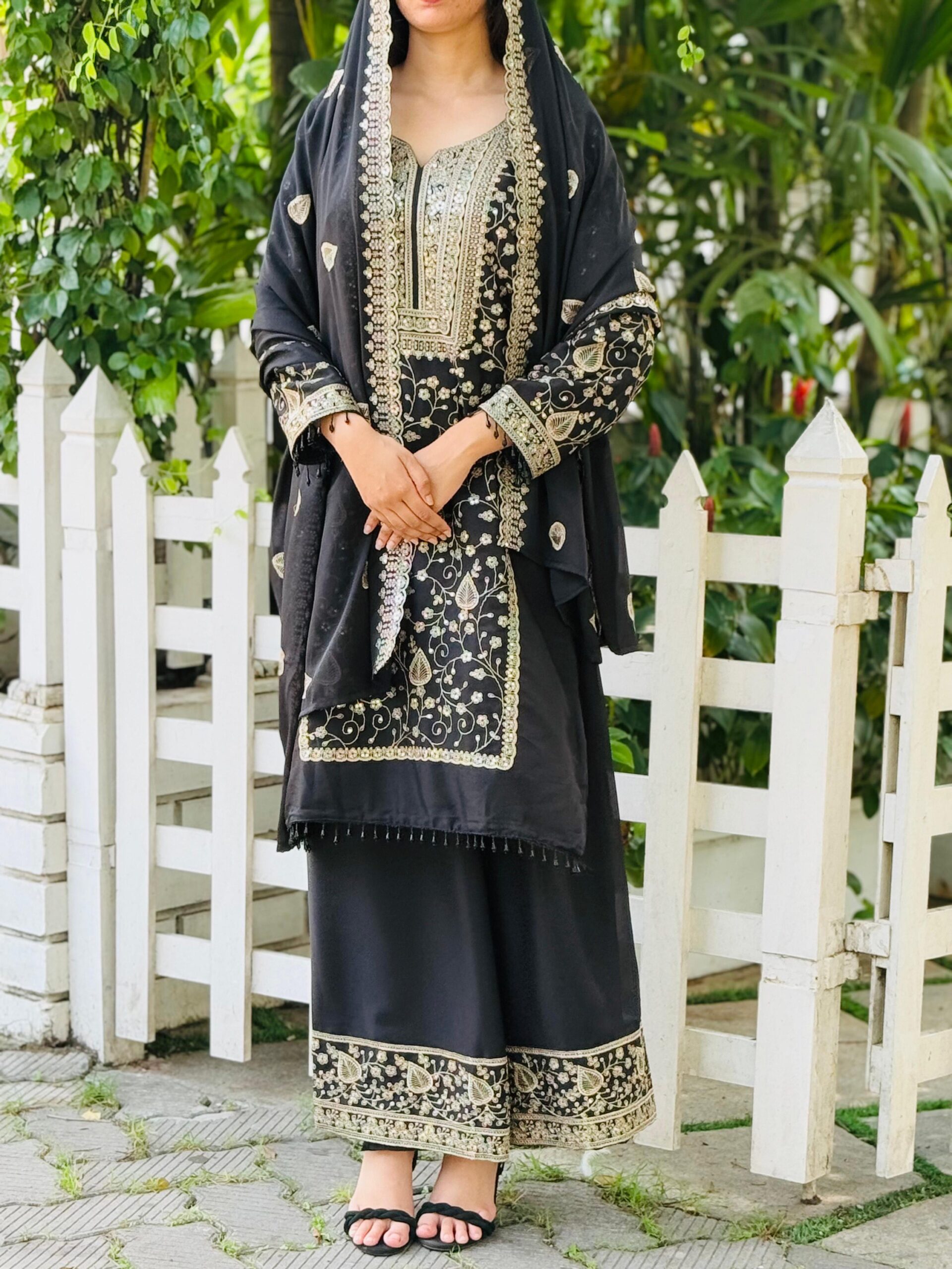 03b60eb5-9b64-4d36-b8e1-300aa652bc15 ROYAL BLACK SHARARA SET - Image 4