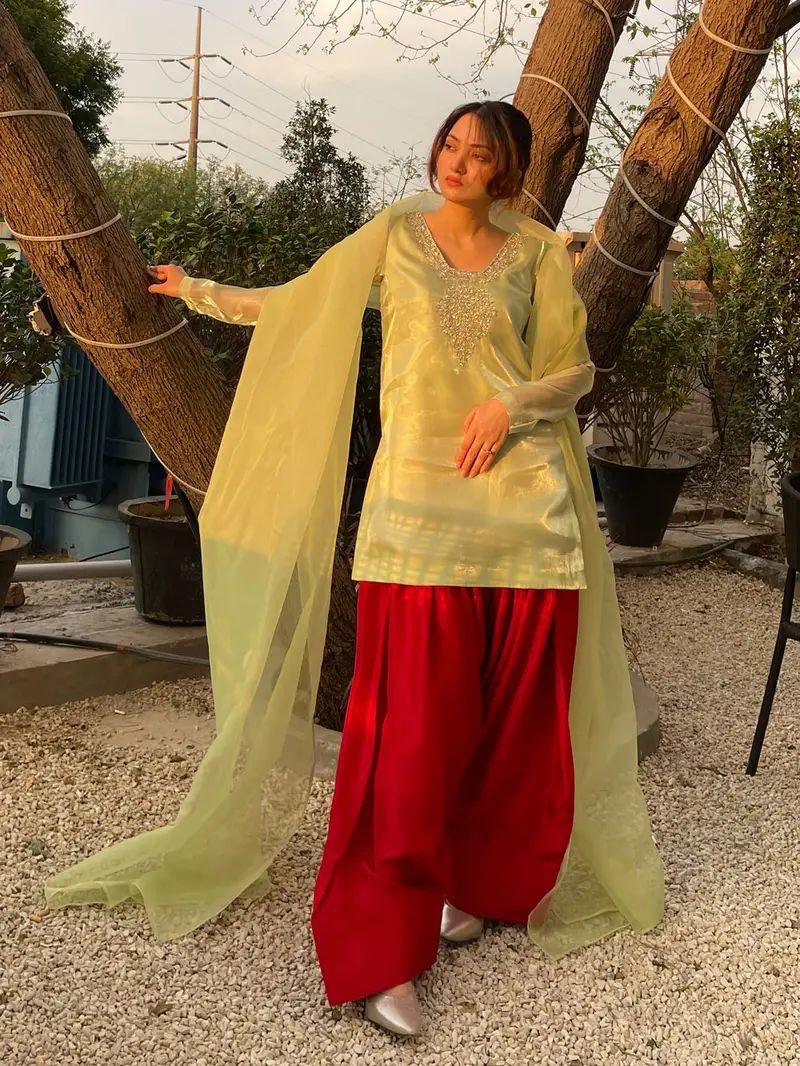 11a86fd7-5d7e-4380-a17e-a4de9a979f33 JIMMYCHO FARSHI SET - Image 4