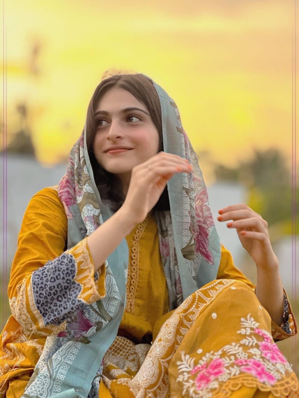 3aef82be-6d8c-45b6-ac74-5eda8271eb36 THREE-PIECE UNSTITCHED LAWN SET - Image 4