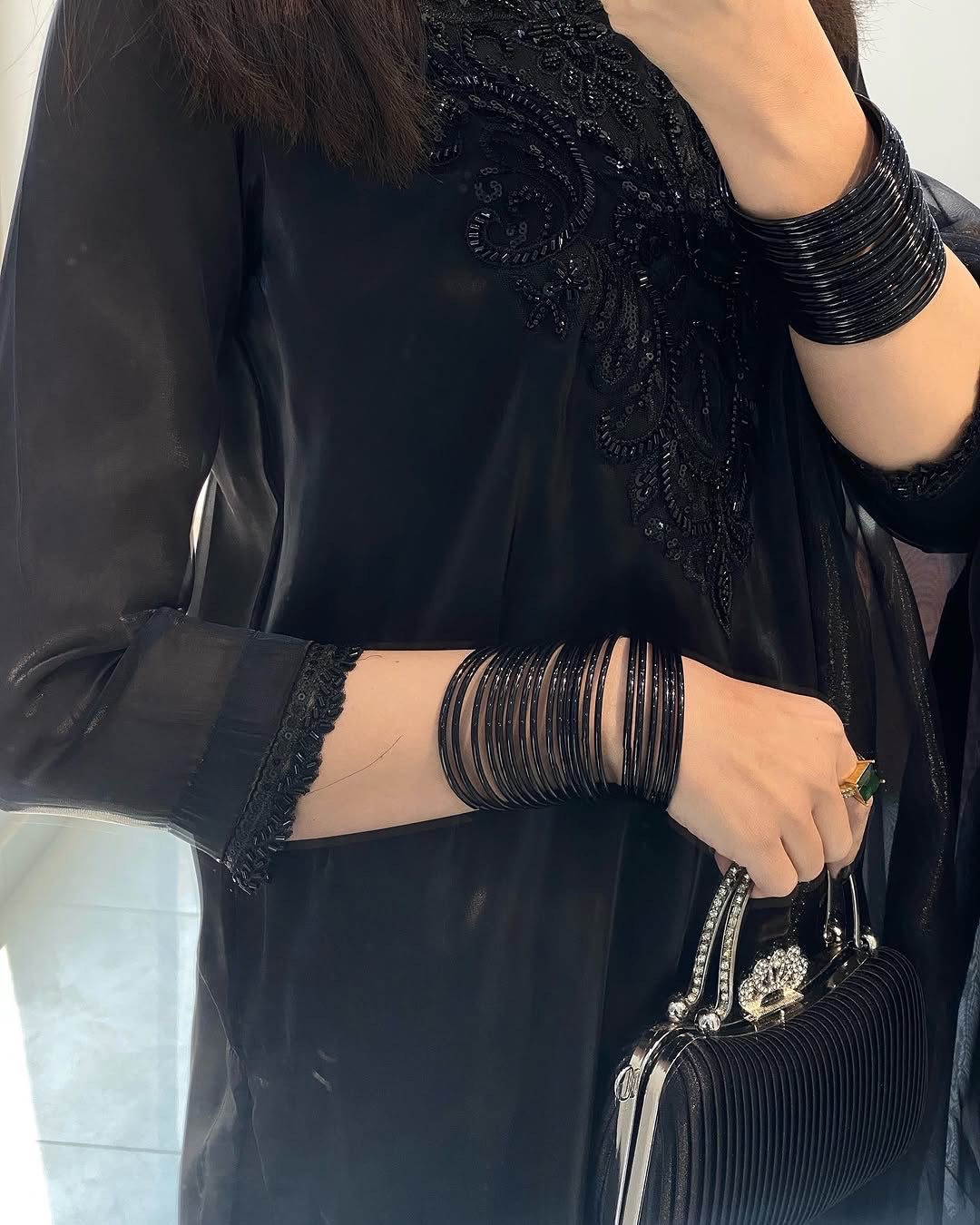 4eea8db6-5607-4341-8fd8-395a896ed4b5 A SLICE OF MIDNIGHT - Image 3