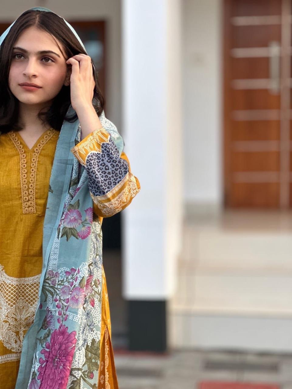 5dbae3dc-10ba-4e2c-a5b0-74a1510b4890 THREE-PIECE UNSTITCHED LAWN SET - Image 7