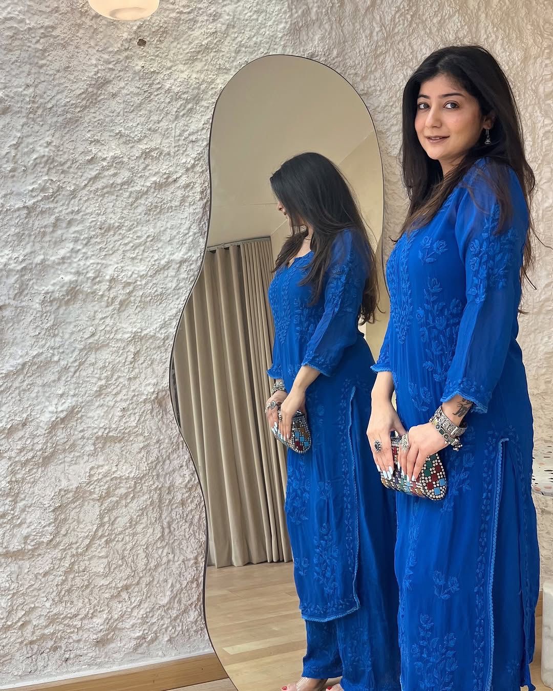 79572b7a-cd8d-4180-ab74-18b23958cd50 ROYAL BLUE CHIKANKARI EDITION - Image 5
