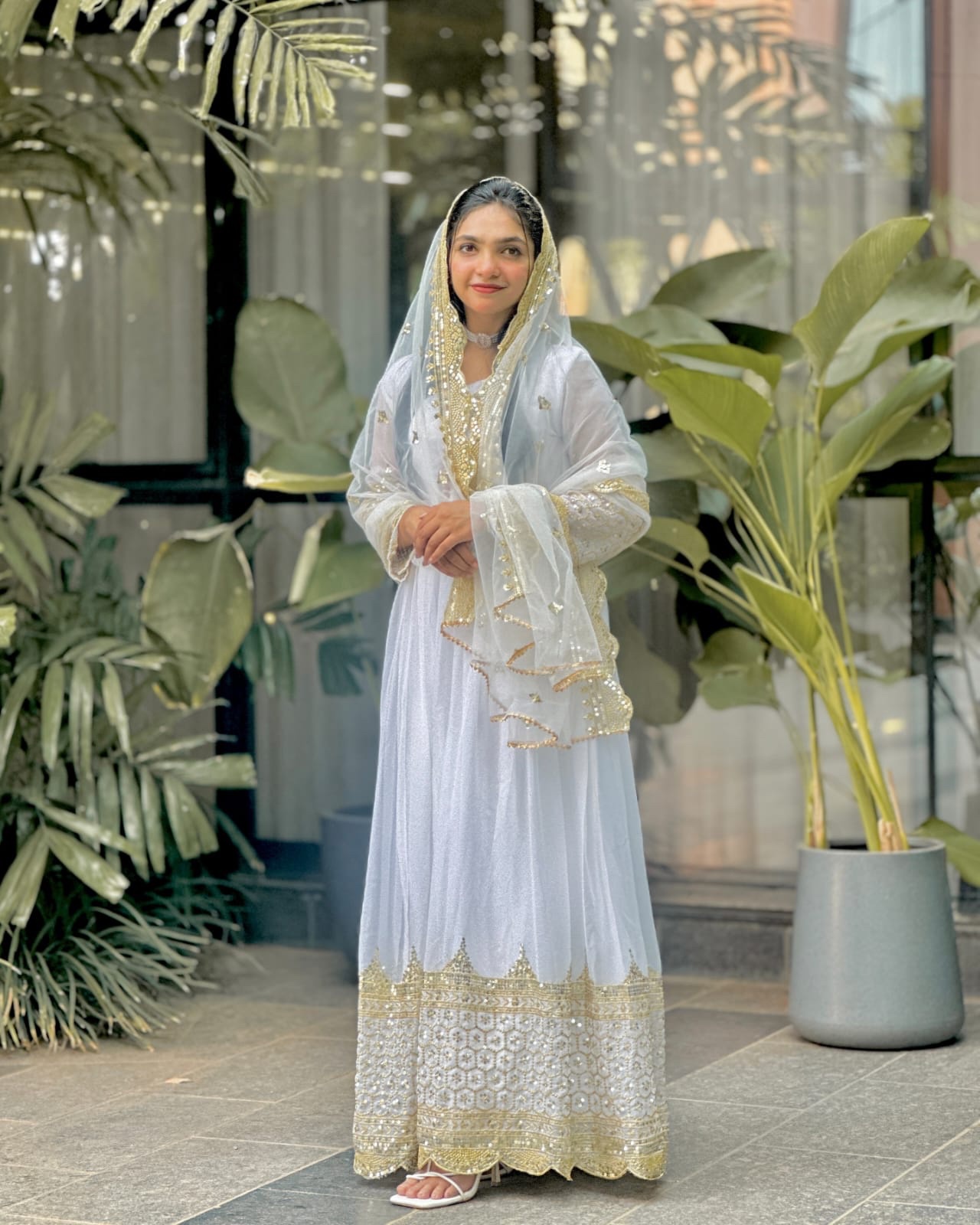 8a339fbf-62bf-4b21-b46d-154d0485af81 FULL-LENGTH FREE SIZE GOWN - Image 5