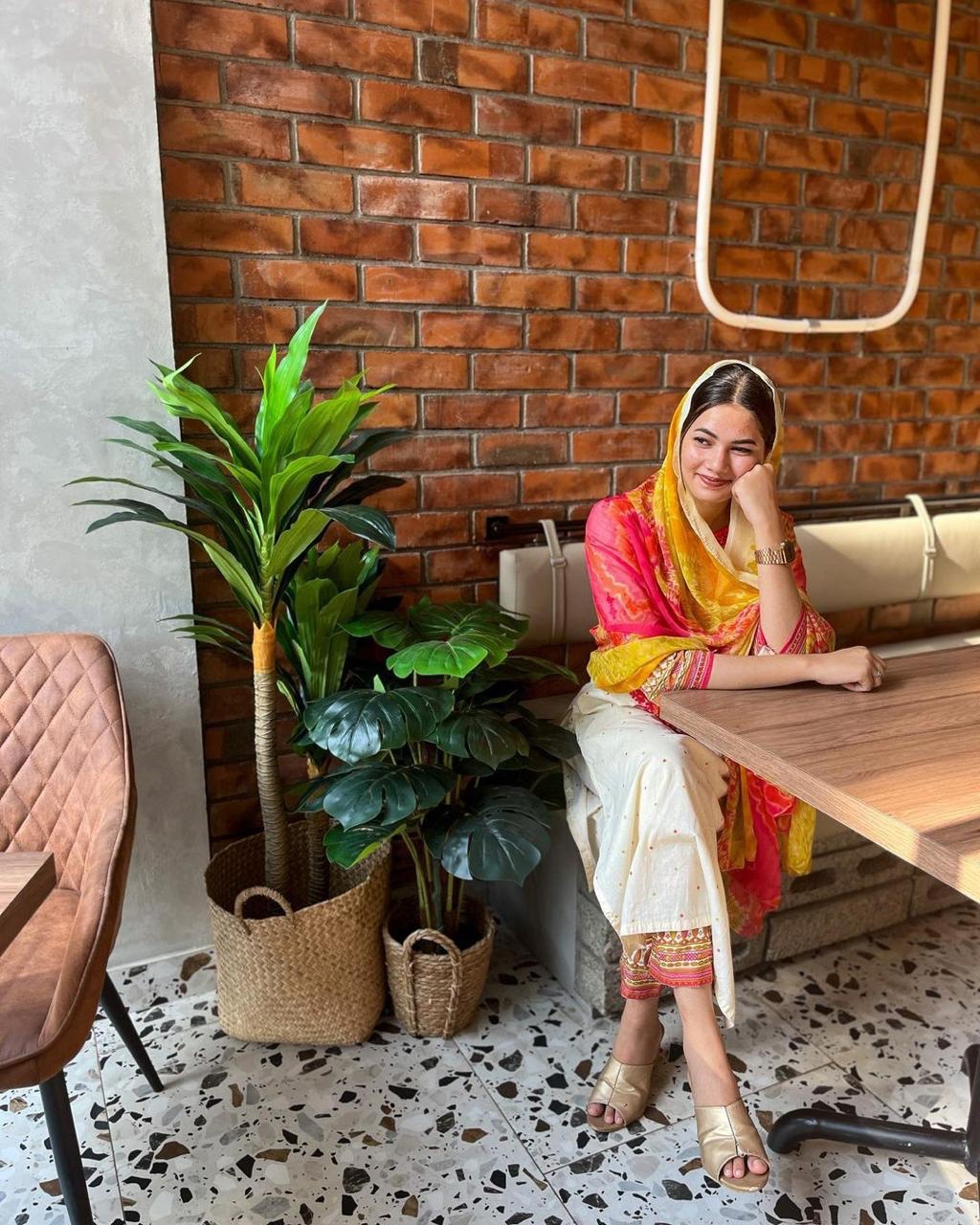 9b5ea3aa-984d-4108-87cb-dc4db69d0c26 PINKWHITE COTTON UNSTITCHED LAWN - Image 3