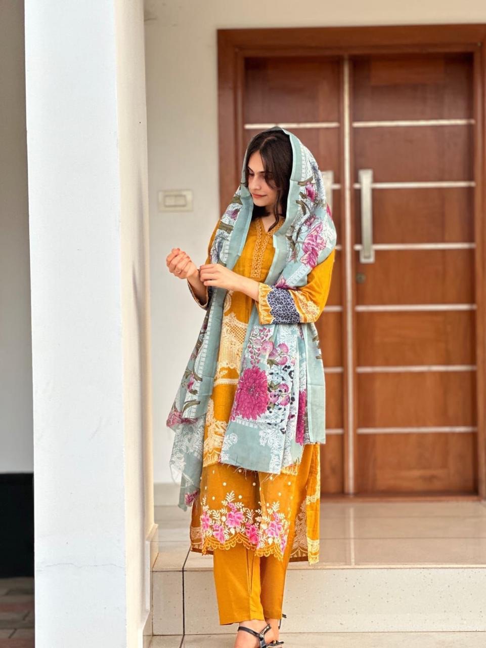 b3b93f6d-1019-4778-ad1c-31e567454613 THREE-PIECE UNSTITCHED LAWN SET - Image 8