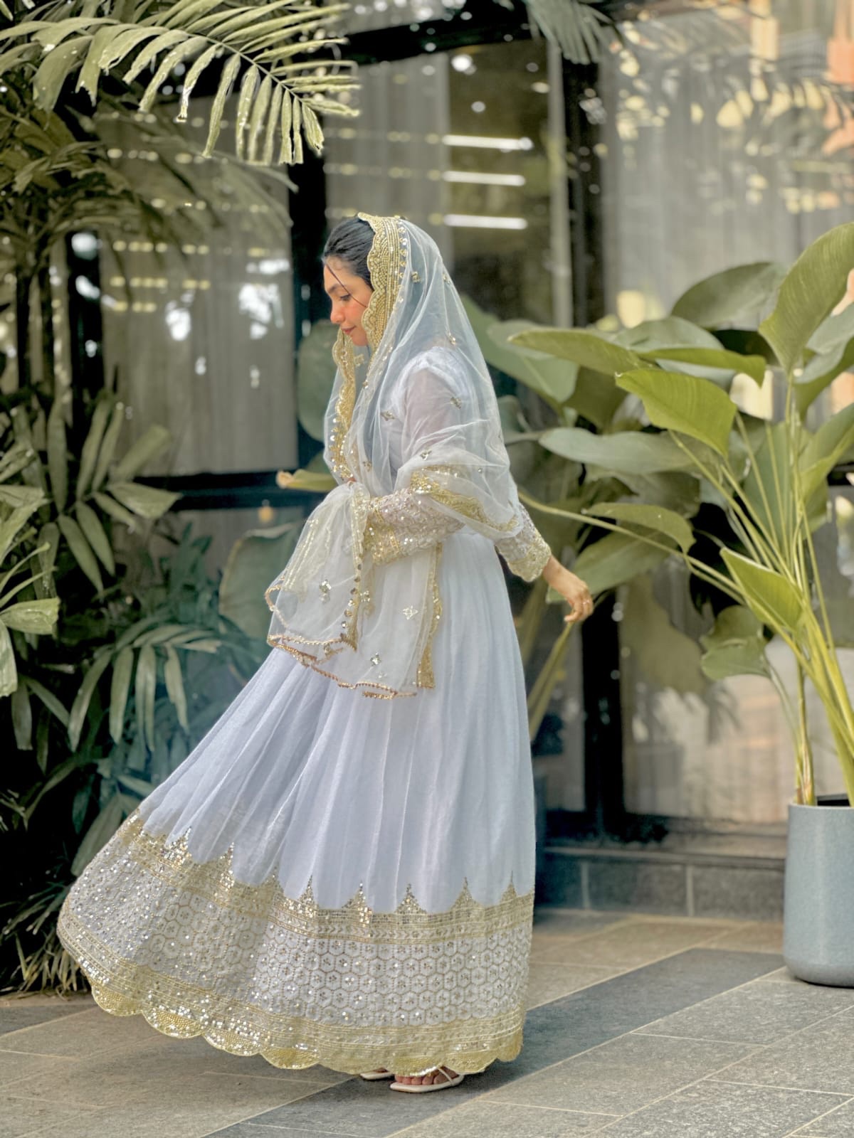 b7eb9edb-a063-4b94-9d00-6c622bd6128a FULL-LENGTH FREE SIZE GOWN - Image 4