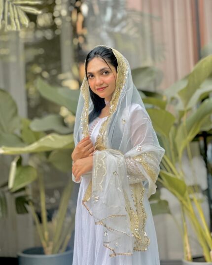 FULL-LENGTH FREE SIZE GOWN