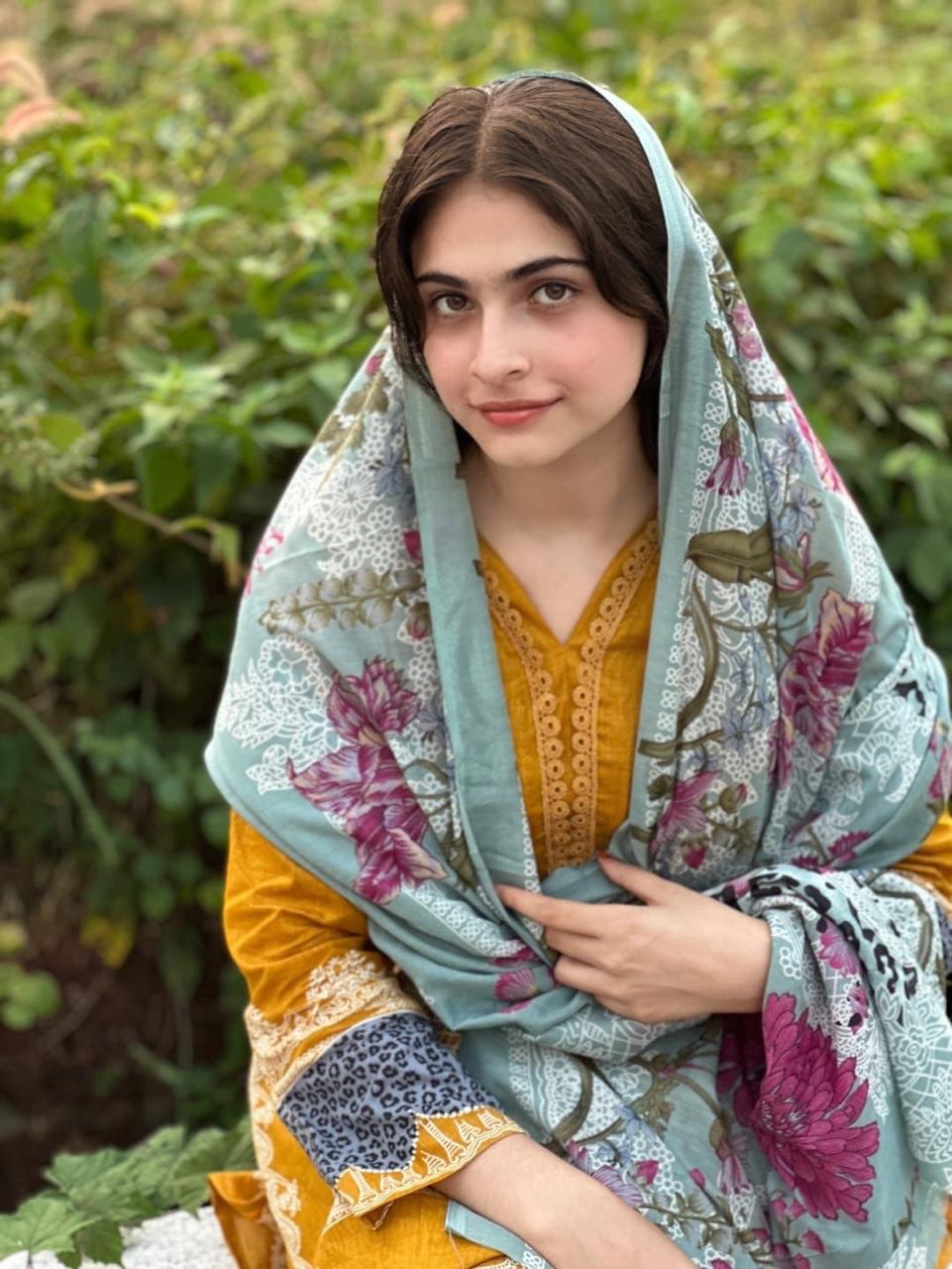 da8953de-894f-4ca4-9a1b-549009f775b2 THREE-PIECE UNSTITCHED LAWN SET - Image 3