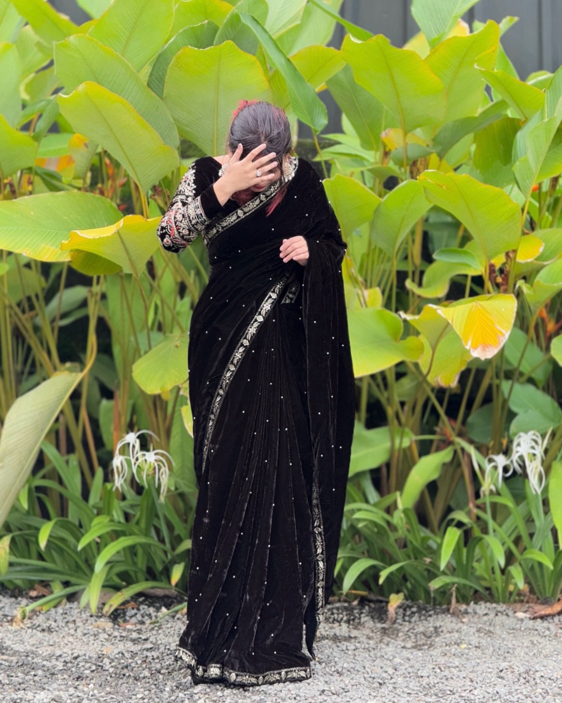 screenshot-4 LUXURY VELVET SAREE - Image 1