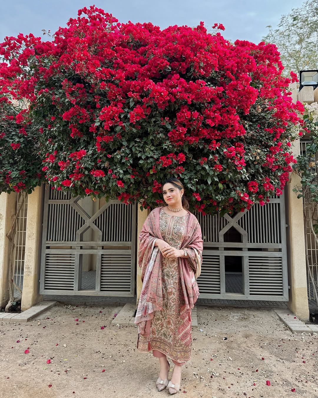 instdown-1-4 BLUSHED IN THREADS - Image 3