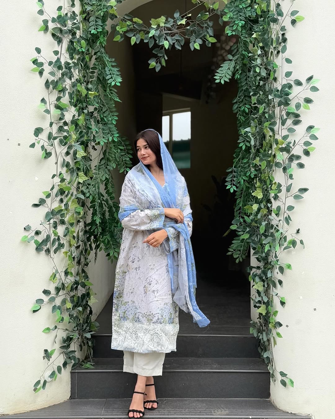 instdown-3-5 ELEGANT WHITE & BLUE UNSTITCHED COTTON SET - Image 4