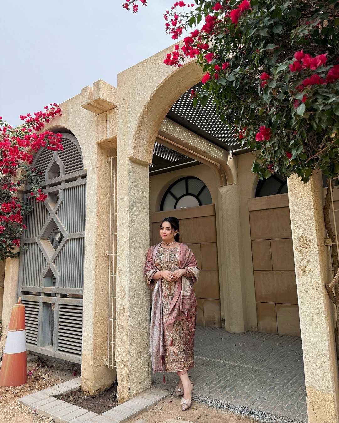 instdown-5 BLUSHED IN THREADS - Image 4