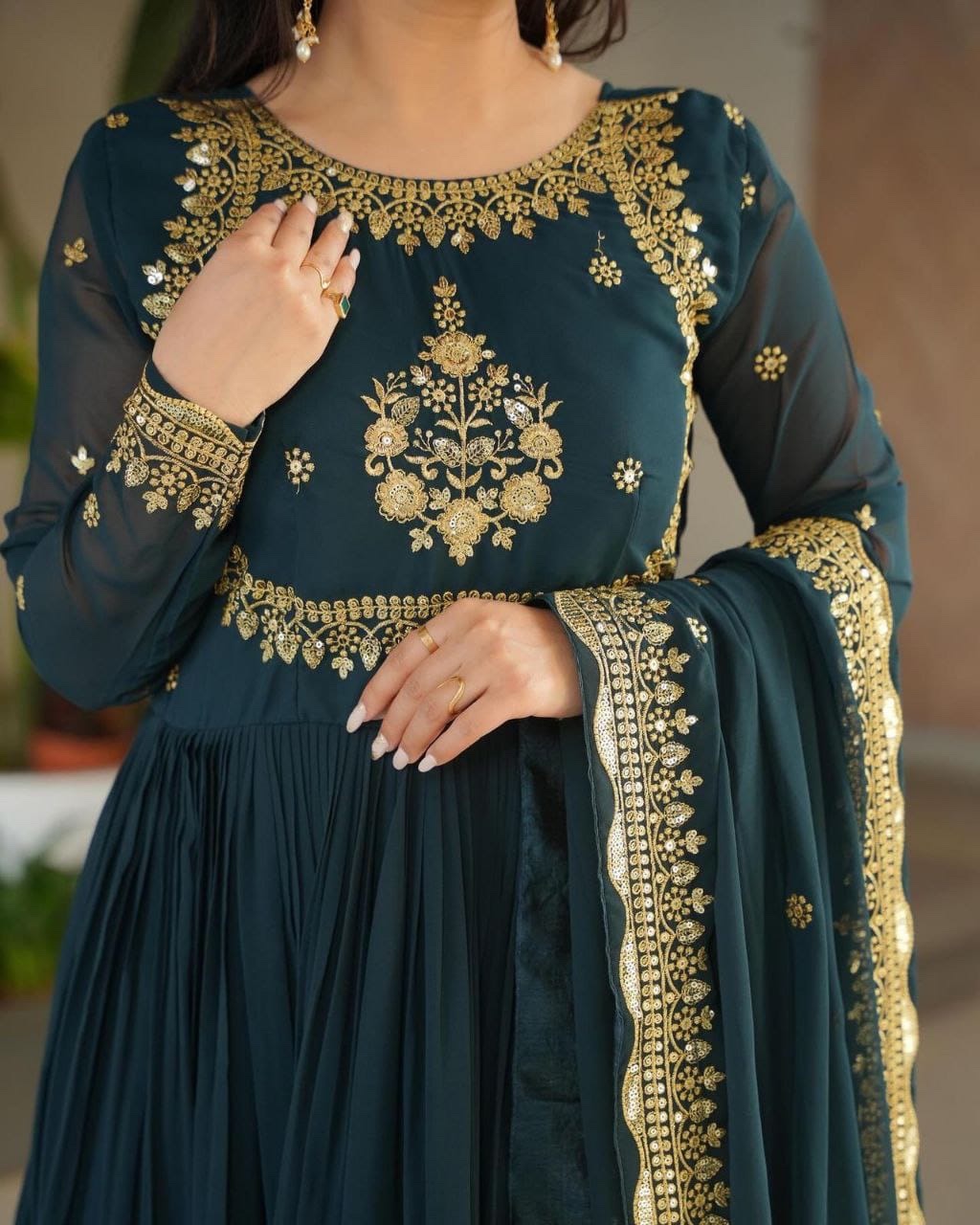 dc2259c2-692e-4b36-aa04-118f8d0611b0 PREMIUM EMERALD ZARI GOWN - Image 4